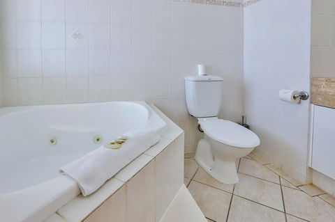 Regency On The Beach - Accommodation ACT 5