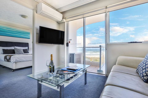 Regency On The Beach - Accommodation ACT 4