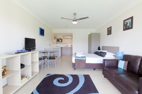 Bay Of Palms - Accommodation ACT 40