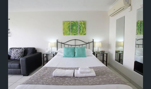 Bay Of Palms - Accommodation ACT 23