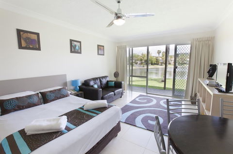 Bay Of Palms - Accommodation ACT 39