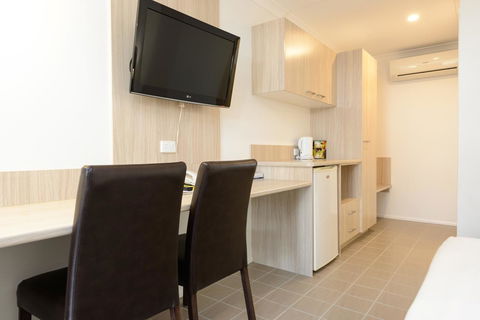 Smart Motels Bert Hinkler - Accommodation ACT 40