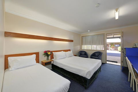 Smart Motels Bert Hinkler - Accommodation ACT 18