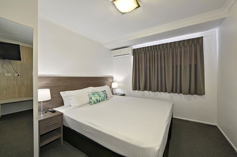 Smart Motels Bert Hinkler - Accommodation ACT 25