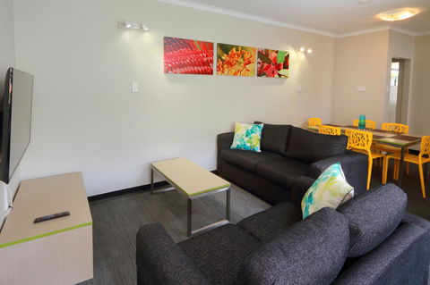 Palm Beach Hotel - Accommodation ACT 21