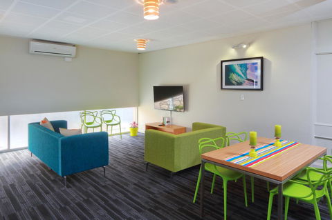 Palm Beach Hotel - Accommodation ACT 4