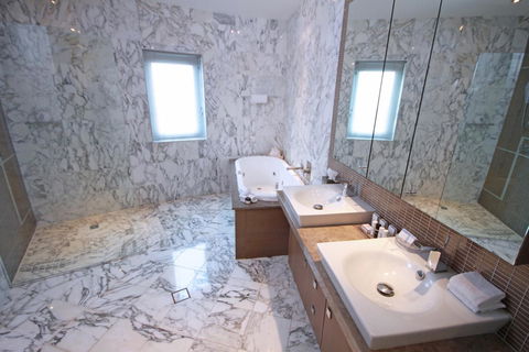 Oceans Mooloolaba - Accommodation ACT 34