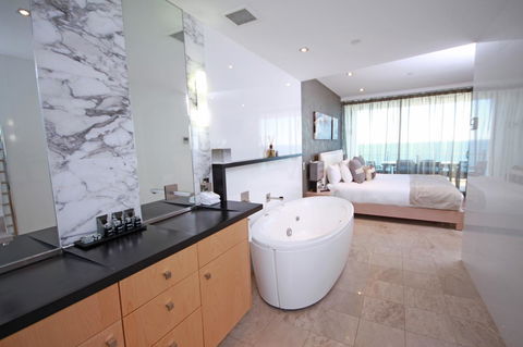 Oceans Mooloolaba - Accommodation ACT 10