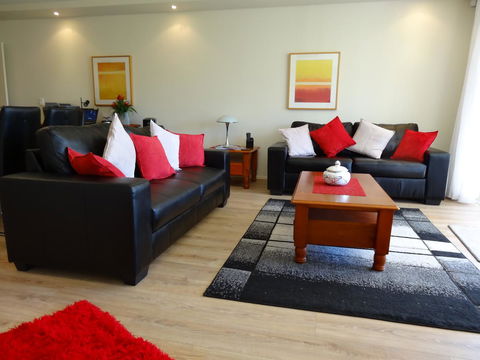 Waterfront Resort Villa With Buggy - Accommodation ACT 4