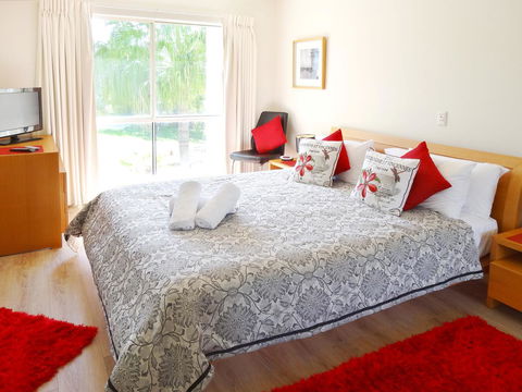 Waterfront Resort Villa With Buggy - Accommodation ACT 12