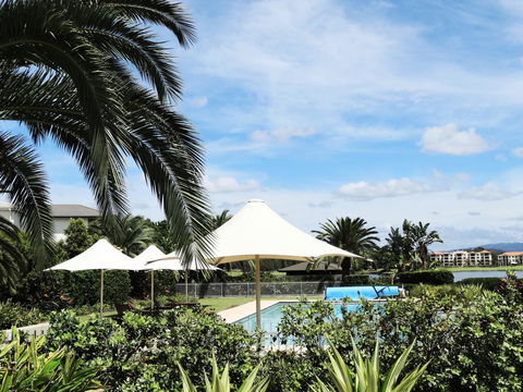 Waterfront Resort Villa With Buggy - Accommodation ACT 22