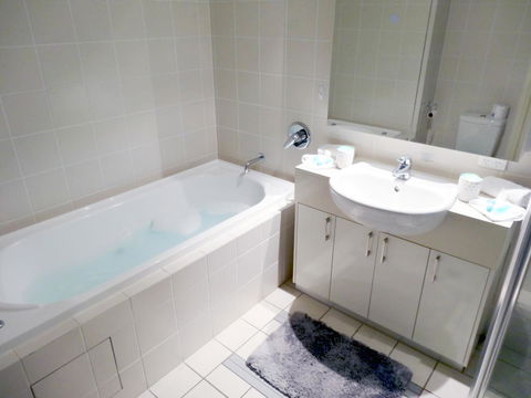 Waterfront Resort Villa With Buggy - Accommodation ACT 10