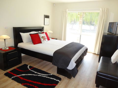 Waterfront Resort Villa With Buggy - Accommodation ACT 9