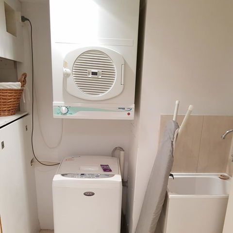 Gemini Court Holiday Apartments - Accommodation ACT 27
