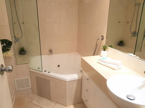 Gemini Court Holiday Apartments - Accommodation ACT 41