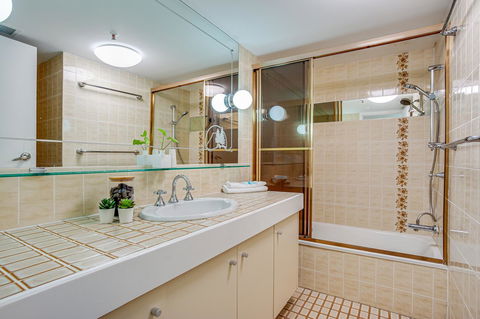Gemini Court Holiday Apartments - Accommodation ACT 11