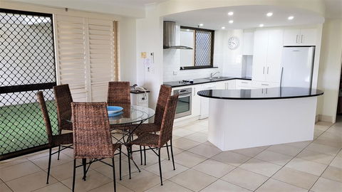 Gemini Court Holiday Apartments - Accommodation ACT 17