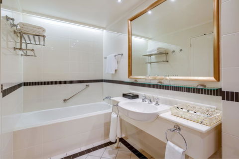 InterContinental Sanctuary Cove Resort, An IHG Hotel - Accommodation ACT 8
