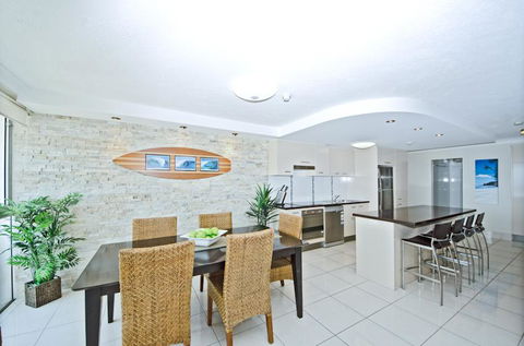 Burleigh Beach Tower - Accommodation ACT 14