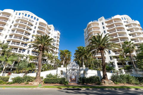 ULTIQA Burleigh Mediterranean Resort - Accommodation ACT 13