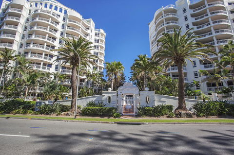 ULTIQA Burleigh Mediterranean Resort - Accommodation ACT 19