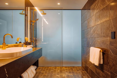 Eatons Hill Hotel - Accommodation ACT 20