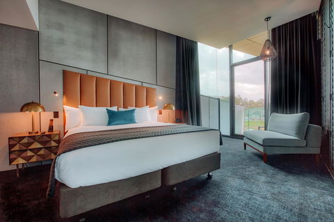 Eatons Hill Hotel - Accommodation ACT 15