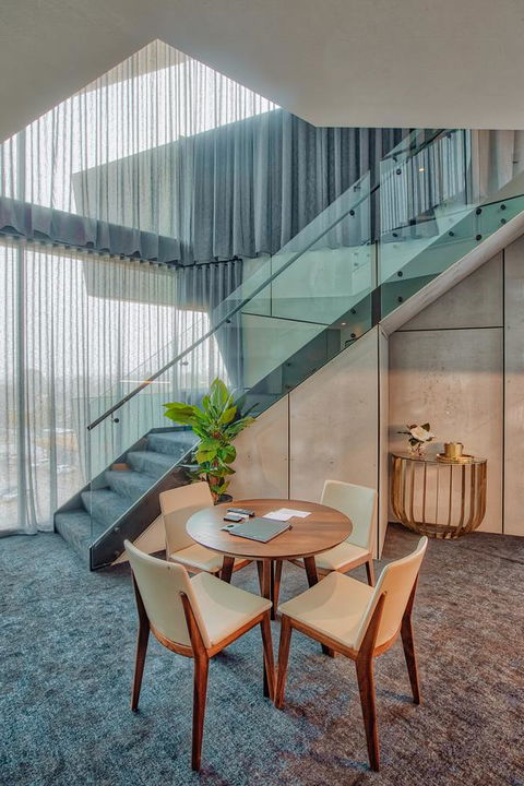 Eatons Hill Hotel - Accommodation ACT 8
