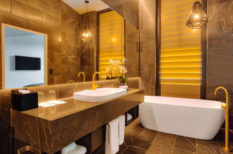 Eatons Hill Hotel - Accommodation ACT 14