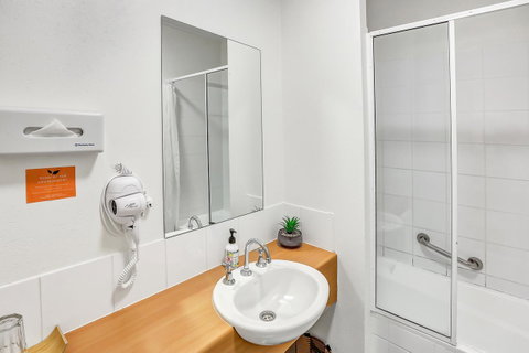 Coral Tree Inn - Accommodation ACT 33