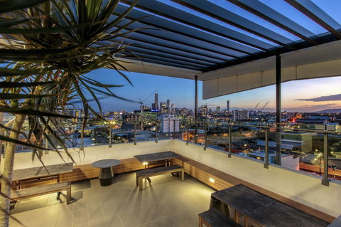 Code Apartments - Accommodation ACT 2