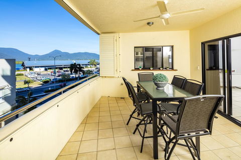 Jack And Newell Holiday Apartments - Accommodation ACT 20