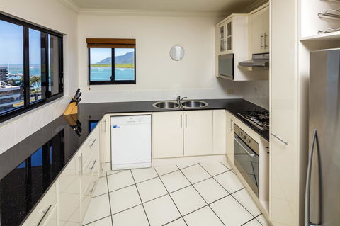 Jack And Newell Holiday Apartments - Accommodation ACT 34