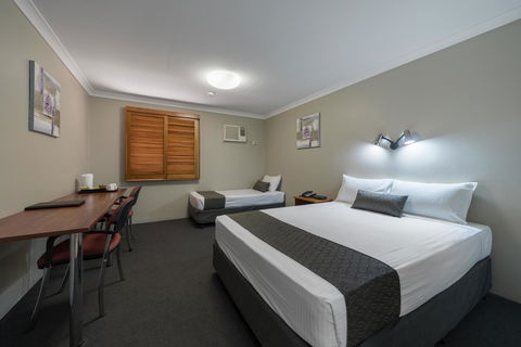 Cosmopolitan Motel & Serviced Apartments - Accommodation ACT 4