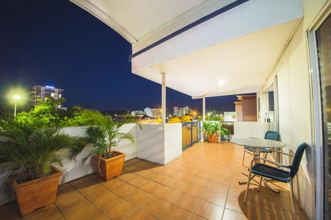 Cosmopolitan Motel & Serviced Apartments - Accommodation ACT 10