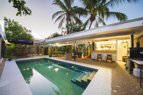 Cosmopolitan Motel & Serviced Apartments - Accommodation ACT 1