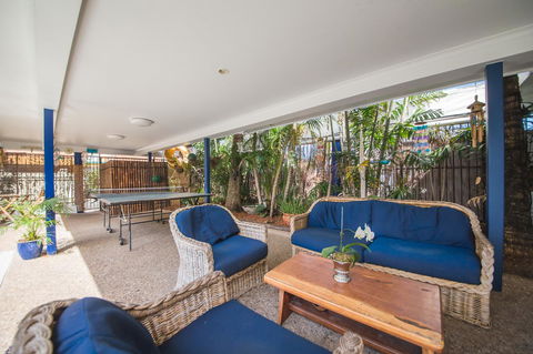 Cosmopolitan Motel & Serviced Apartments - Accommodation ACT 9