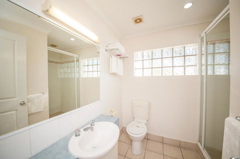 Cosmopolitan Motel & Serviced Apartments - Accommodation ACT 20
