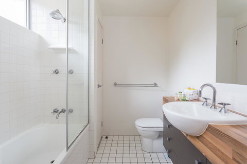 Oxygen Apartments - Accommodation ACT 24