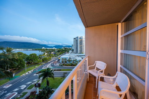 DoubleTree By Hilton Cairns - Accommodation ACT 25