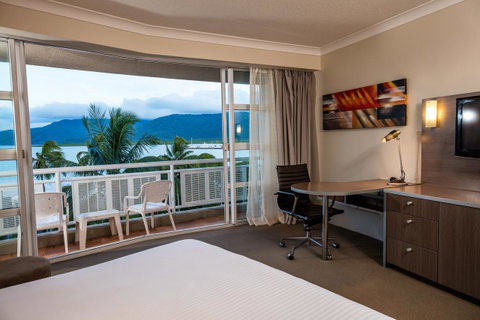 DoubleTree By Hilton Cairns - Accommodation ACT 19
