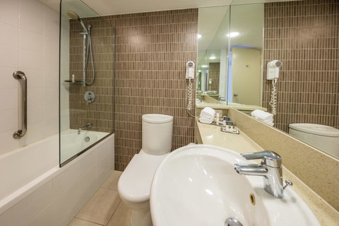 DoubleTree By Hilton Cairns - Accommodation ACT 36