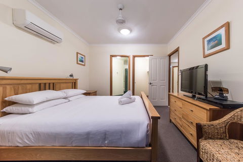 Paradise Penthouse At Waves - Airlie Beach - Accommodation ACT 11