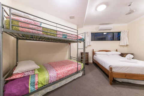 Paradise Penthouse At Waves - Airlie Beach - Accommodation ACT 17