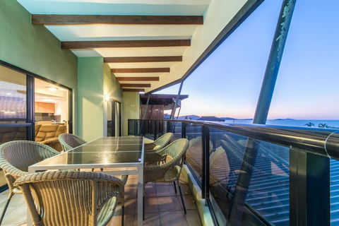 Paradise Penthouse At Waves - Airlie Beach - Accommodation ACT 28