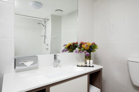 The Benson Hotel - Accommodation ACT 10