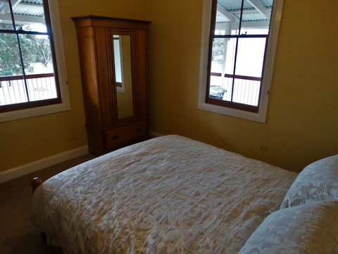 Loughmore House - Accommodation ACT 10