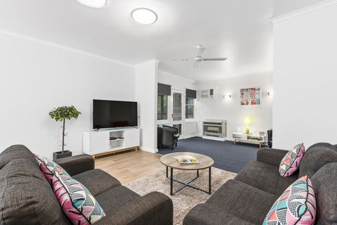 Wattle Grove Villa - Accommodation ACT 3