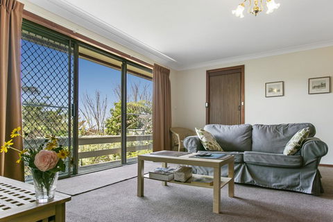 Wentworth Rose - Accommodation ACT 3