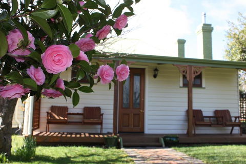 Westbury Gingerbread Cottages - Accommodation ACT 0